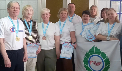 Пенсионеры из Кольцово — лучшие пловцы области!