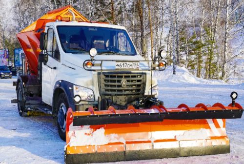 Автовладельцев просят освободить парковки Кольцово на время чистки снега
