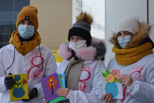 Более 160 открыток подарили в честь 8 Марта жительницам наукограда Кольцово
