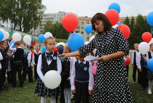 Школы Кольцово открыли двери для учеников в День знаний