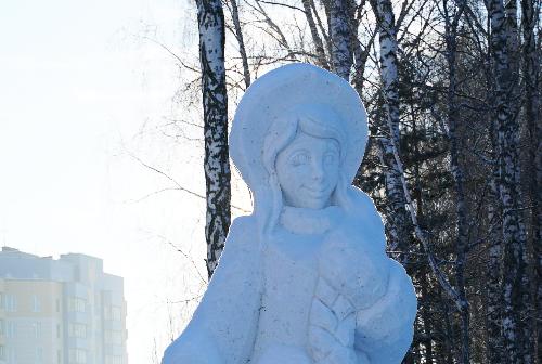 В Кольцово строится снежный городок
